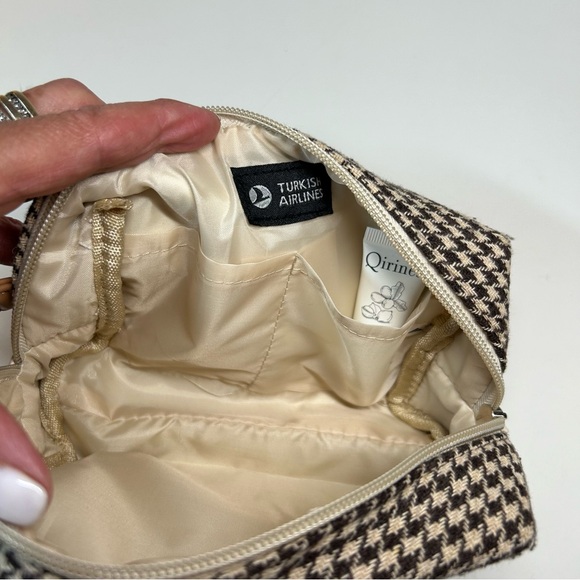 Hackett London Turkish Airlines Business Class Amenity Kit, Toiletry Bag. - Picture 2 of 7